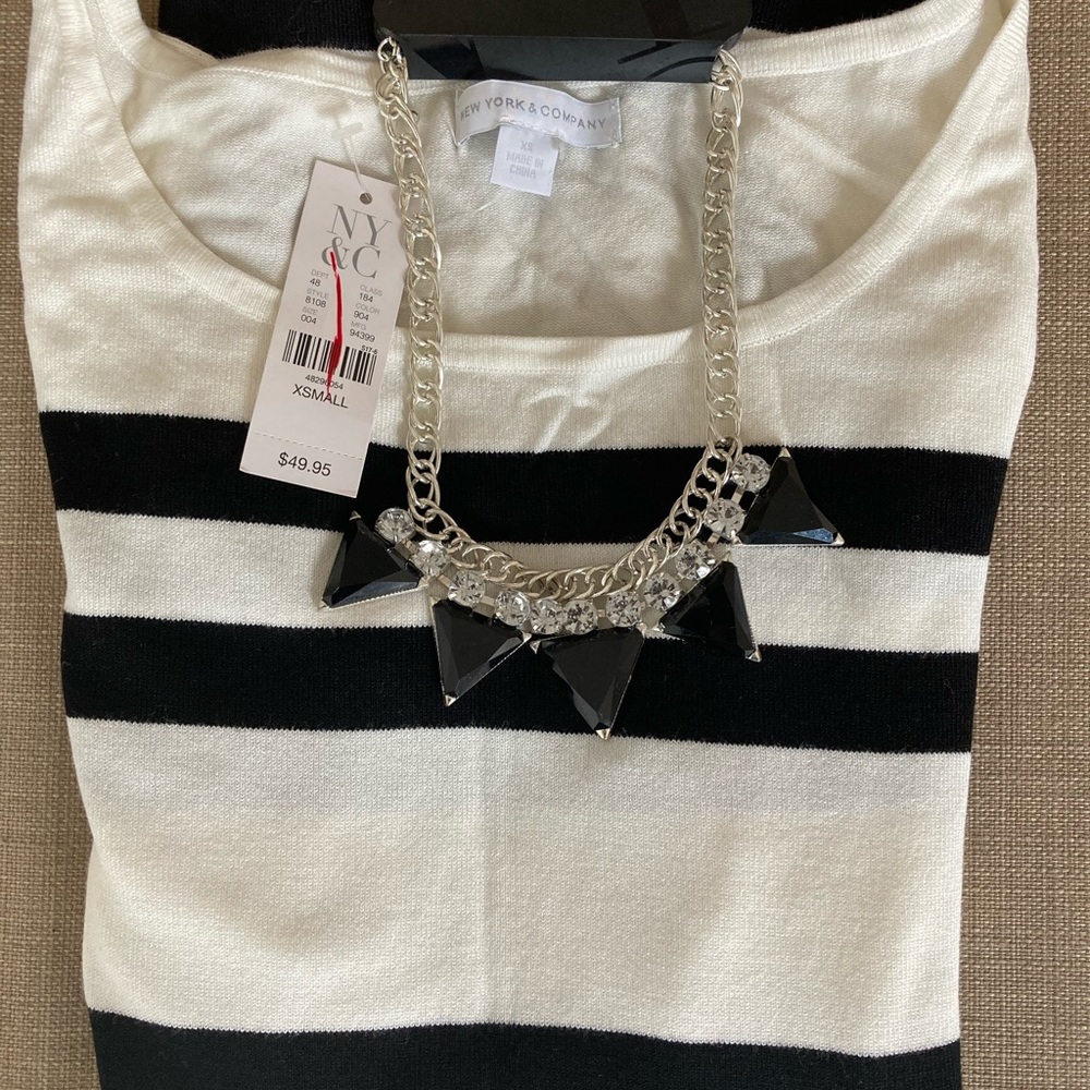 NY & CO. Blouse & Necklace